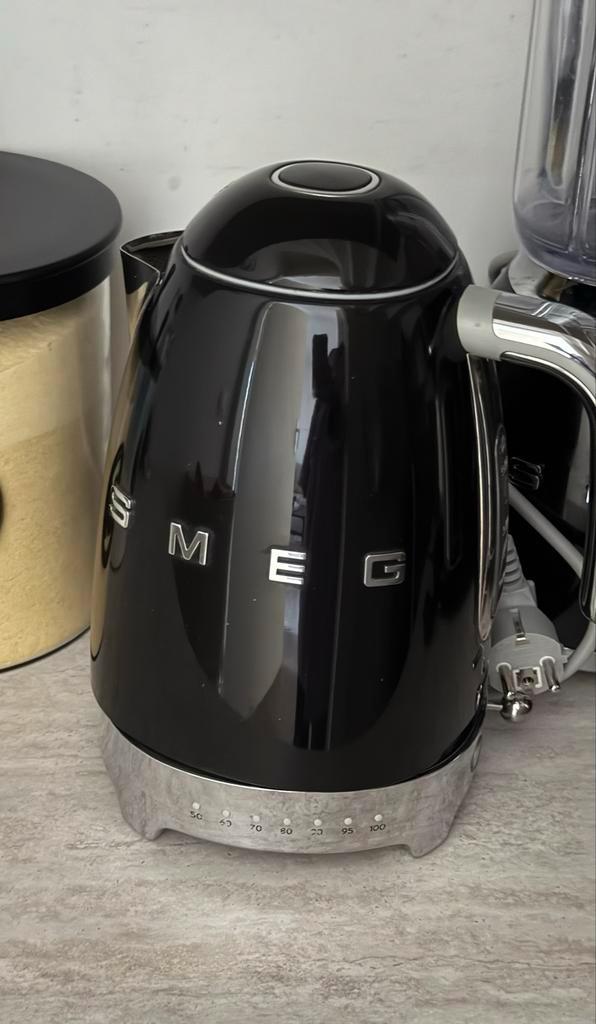 Smeg waterkoker zwart, Witgoed en Apparatuur, Waterkokers, Gebruikt, 1 tot 2 liter, Draadloos, Ophalen