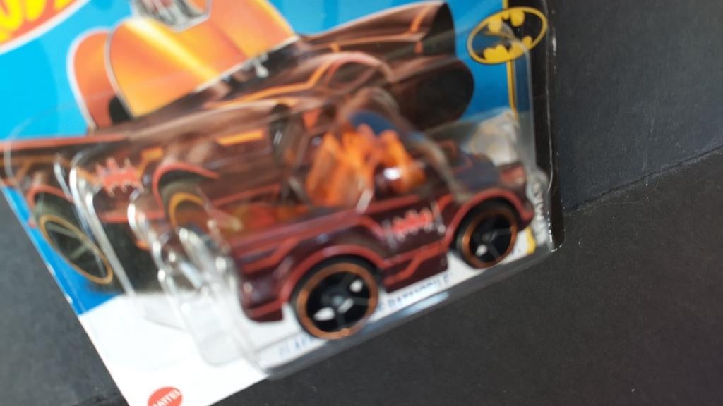 Batman Batmobile Tooned Dark Red 1:64 Hotwheels Tooned Pol, 1186 MJ 1 NL, Auto, Verzenden, Nieuw