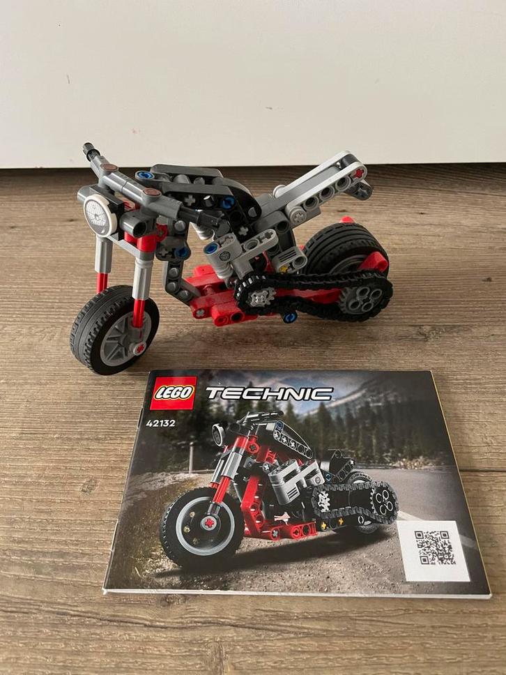 LEGO Technic Motorfiets 42132 met handleiding, Kinderen en Baby's, Speelgoed | Duplo en Lego, Zo goed als nieuw, Lego, Ophalen