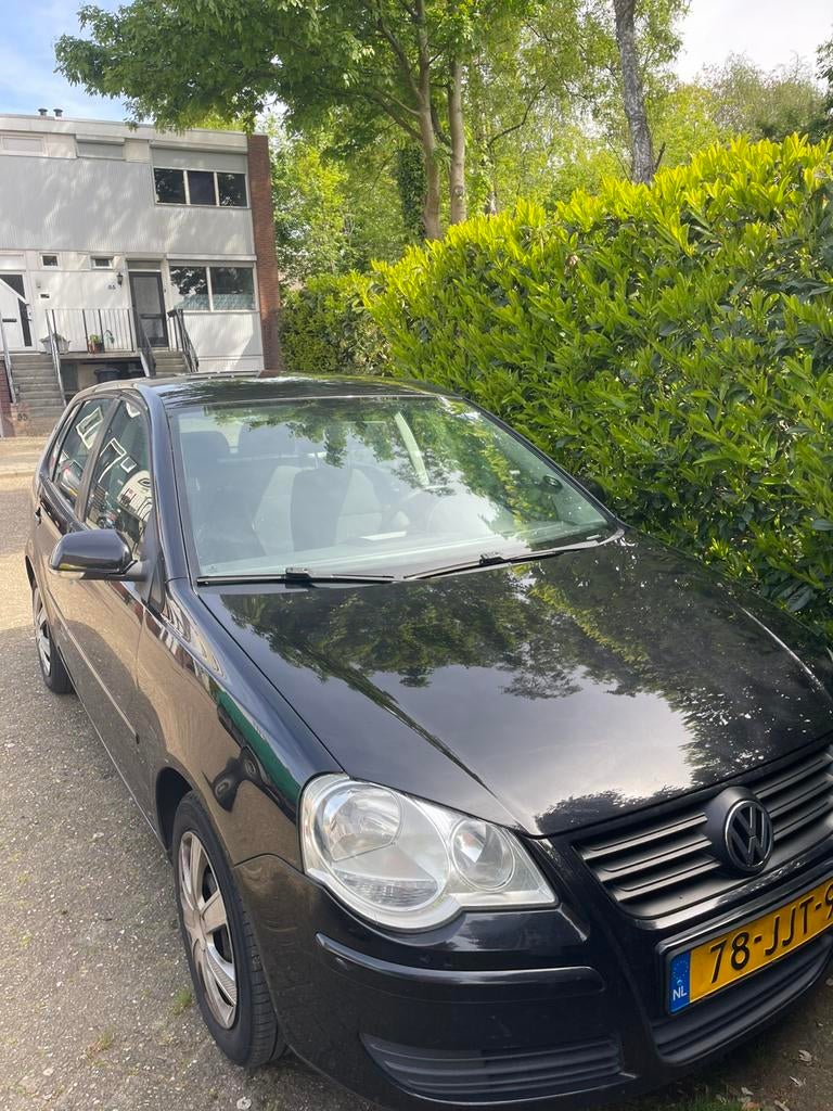 Volkswagen Polo 1.4 16V 59KW 2009 Zwart, Auto's, Voorwielaandrijving, 40 €/maand, 4 cilinders, Zwart