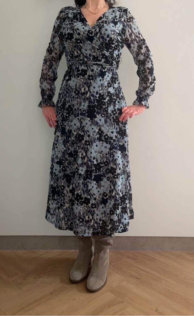 Fabienne Chapot Lichtblauw Grijze Jurk Maat 40 / L, Ophalen of Verzenden, Zo goed als nieuw, Blauw, Onder de knie