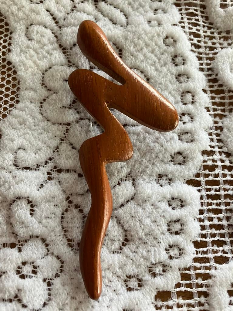 Mooie Vintage houten broche, Sieraden, Tassen en Uiterlijk, Ophalen of Verzenden, Zo goed als nieuw, Bruin, Overige materialen