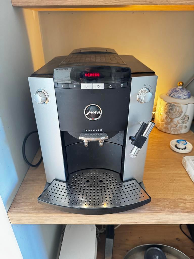 Jura Impressa F50 Espresso Apparaat, Espresso apparaat, Koffiebonen, Zo goed als nieuw, 4 tot 10 kopjes