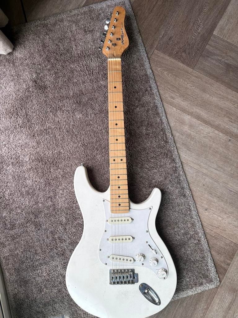 Iaxe 393 Behringer elektrische gitaar, Muziek en Instrumenten, Snaarinstrumenten | Gitaren | Elektrisch, Ophalen, Gebruikt, Solid body