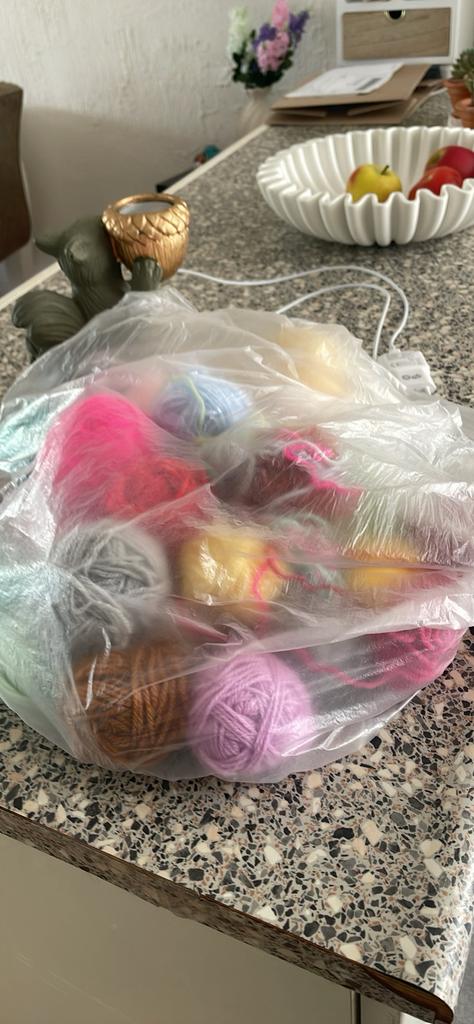 Zak met kleine bolletjes wol, Hobby en Vrije tijd, Breien en Haken, Ophalen, Gebruikt, Breien of Haken, Wol of Garen