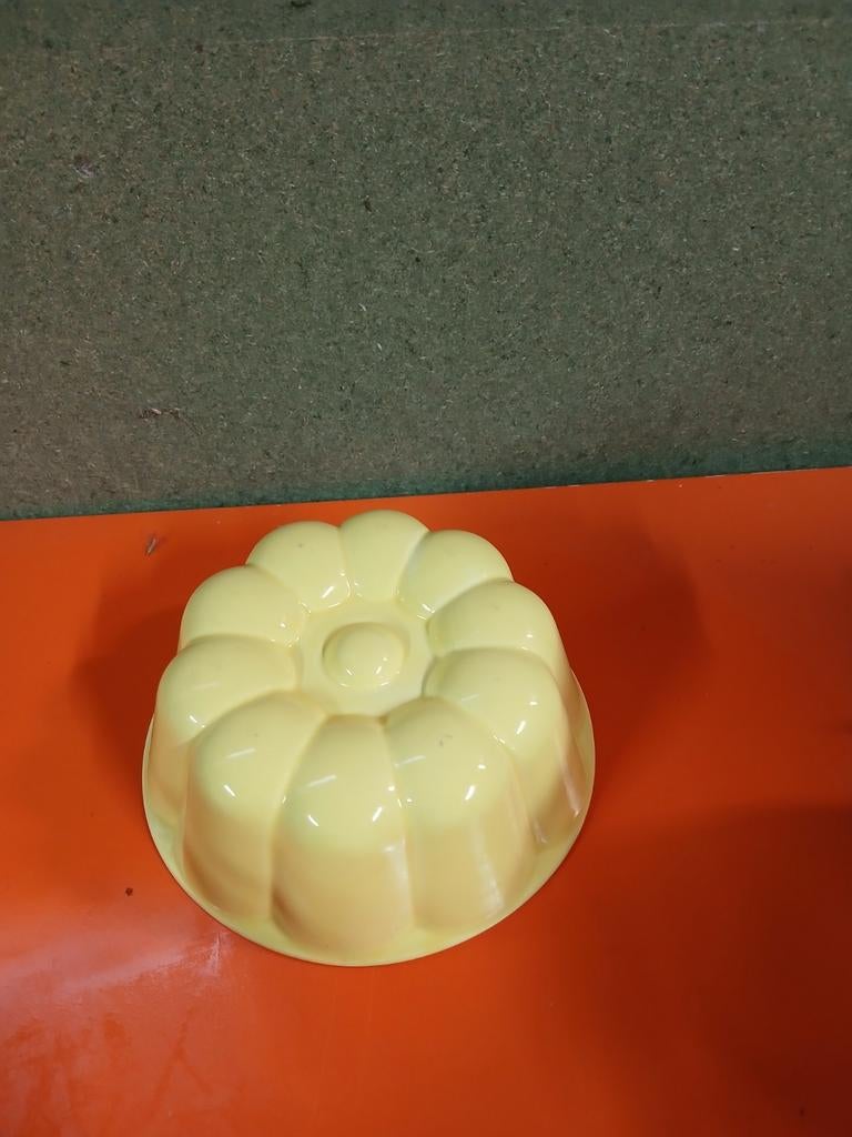 Gele puddingvorm / bakvorm - Vintage, Ophalen of Verzenden, Gebruikt
