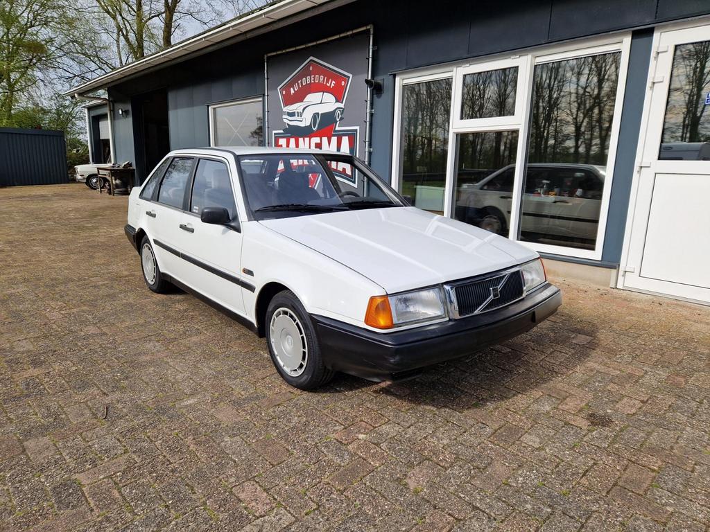 VOLVO 440 DL1.8 AUTOMAAT 1991 MET SLECHTS 116000 KM IZGST, Auto's, Automaat, 4 cilinders, Wit, Origineel Nederlands