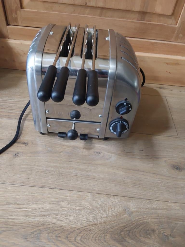 Dualit broodrooster - weinig gebruikt, Witgoed en Apparatuur, Broodroosters, Ophalen of Verzenden, Zo goed als nieuw