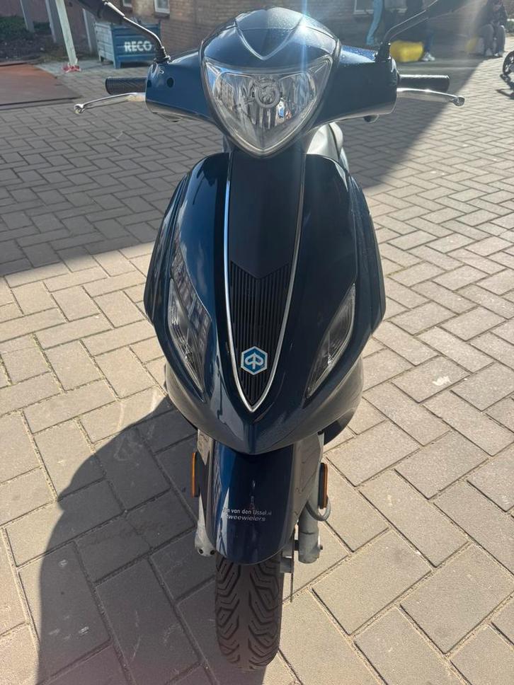 piaggio fly 2015 hele goede staat, Fietsen en Brommers, Scooters | Piaggio, Zo goed als nieuw, Overige modellen, Benzine, Ophalen of Verzenden