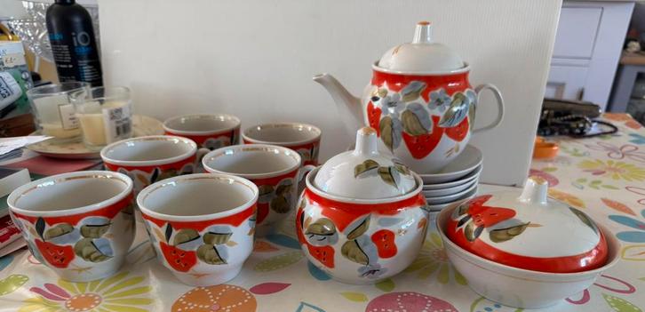 Oekraiens Theeservies “aardbei”, Antiek en Kunst, Antiek | Servies compleet, Ophalen of Verzenden