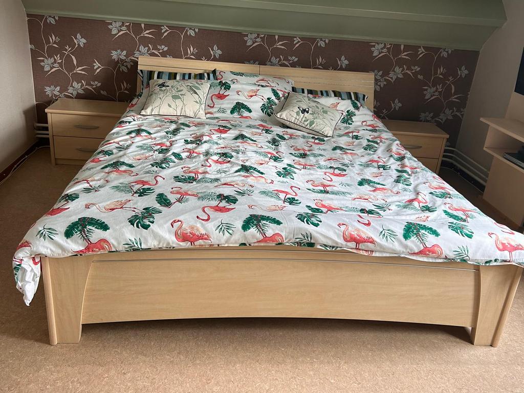Twee persoons bed 180x200 incl. Lattenbodems, Huis en Inrichting, Slaapkamer | Complete slaapkamers, Ophalen, Gebruikt, Tweepersoons
