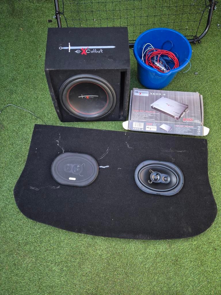 Excalibur versterker met boxen en basbox, Auto diversen, Ophalen of Verzenden
