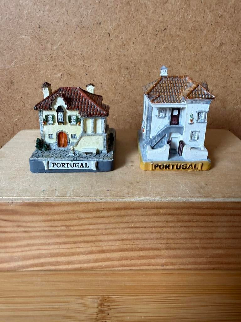 2,00 pst - Huis Portugal - hcbxd ca 5.8x5x5.5cm - kunststof, Ophalen of Verzenden, Zo goed als nieuw, Poppenhuis