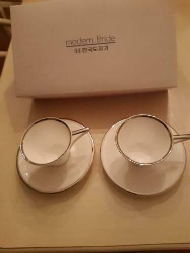 2 mooie porseleinen kop en schotels, Ophalen of Verzenden, Nieuw, Porselein, Kop en/of schotel