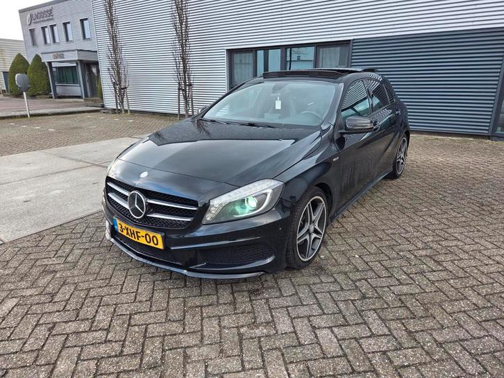 Mercedes A-Klasse 170PK AUT AMG NIGHT PANO XENON NAVI NL NAP, Auto's, Mercedes-Benz, Particulier, A-Klasse, ABS, Adaptieve lichten