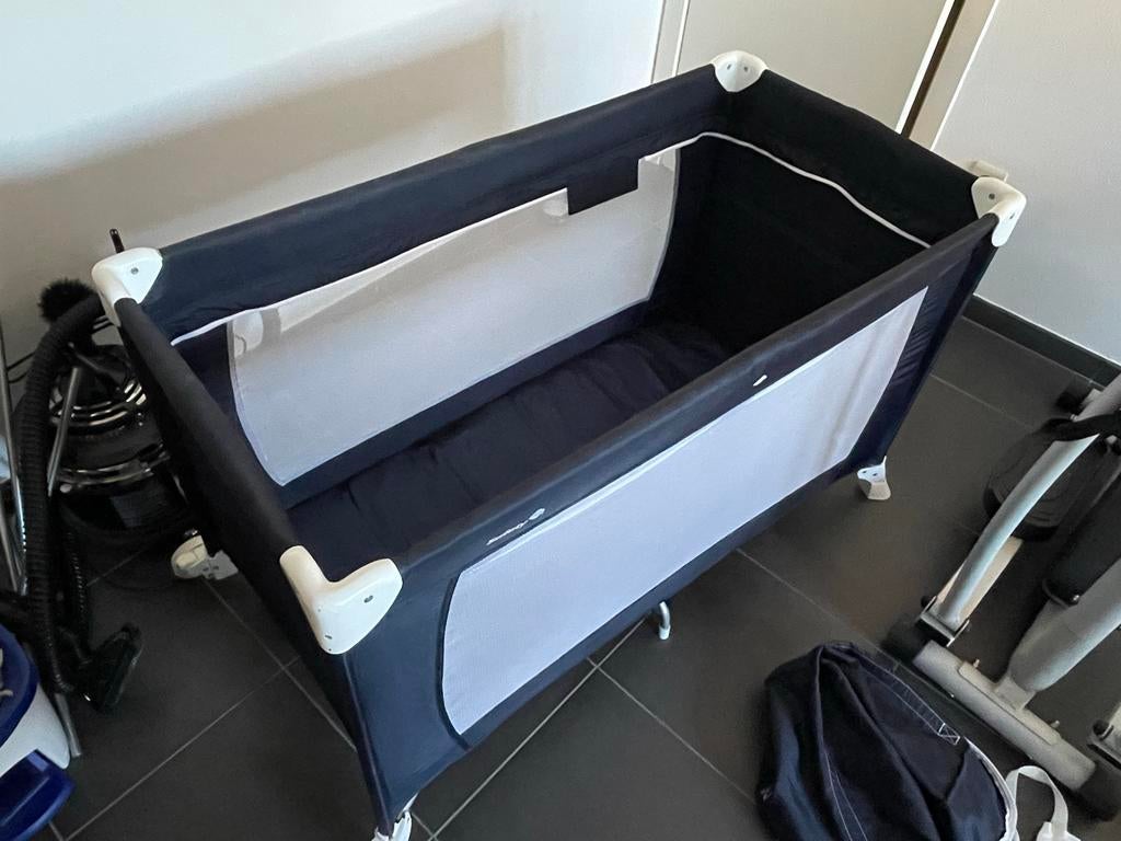 Compact en opvouwbaar reisbedje voor baby's, Kinderen en Baby's, Ophalen of Verzenden, Zo goed als nieuw, Reisbedje