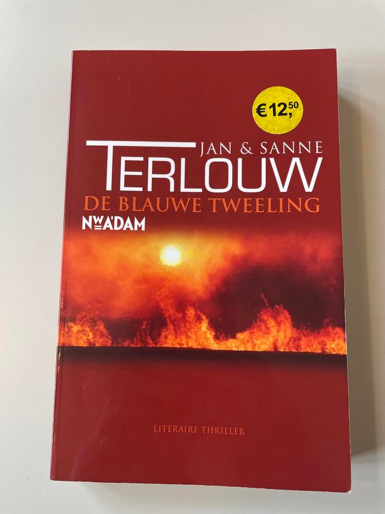 De Blauwe Tweeling - Jan & Sanne Terlouw (Literaire thriller, Ophalen of Verzenden, Gelezen, Nederland