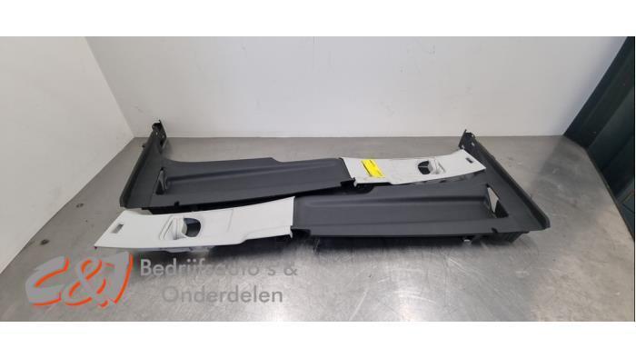 Stijlbekleding midden-links van een Volkswagen Caddy, Auto-onderdelen, Interieur en Bekleding, Volkswagen, Gebruikt, 3 maanden garantie