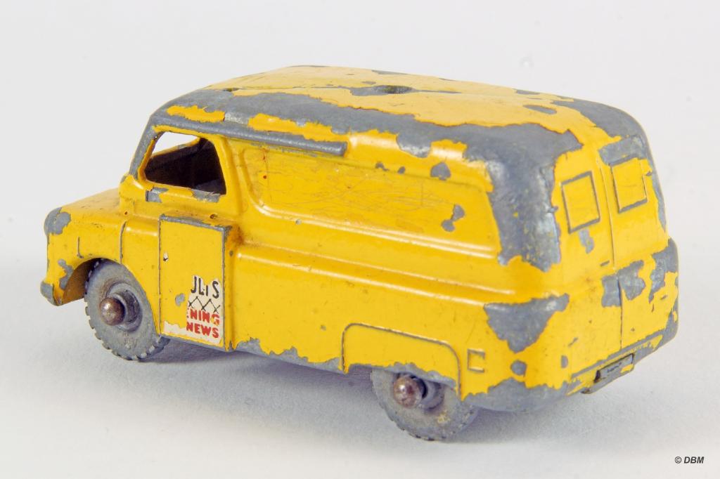 Bedford Evening News Van van Lesney Matchbox No.42 (2), Ophalen of Verzenden, Gebruikt, Bus of Vrachtwagen