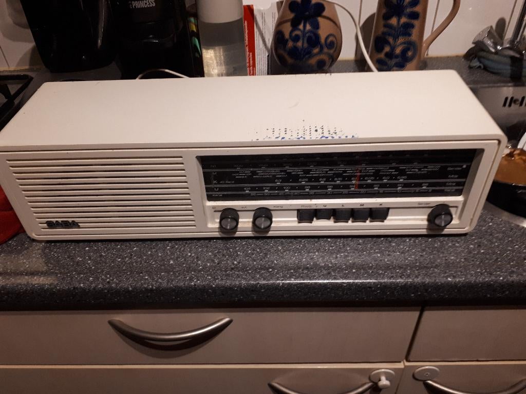 Vintage Saba Donau Radio uit de jaren 70 Kleur wit  15 euro, Ophalen, Gebruikt, Radio