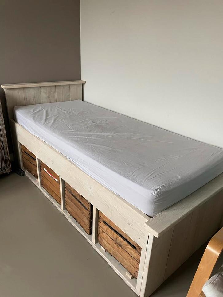 Steigerhouten bed white wash met opbergkisten, Huis en Inrichting, Slaapkamer | Bedden, Gebruikt, Eenpersoons, 90 cm, 200 cm, Steigerhout