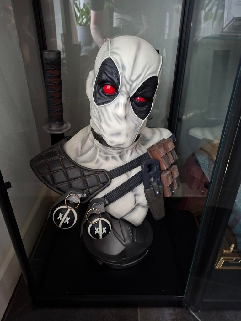 Sideshow life-size bust deadpool white, Ophalen of Verzenden, Zo goed als nieuw