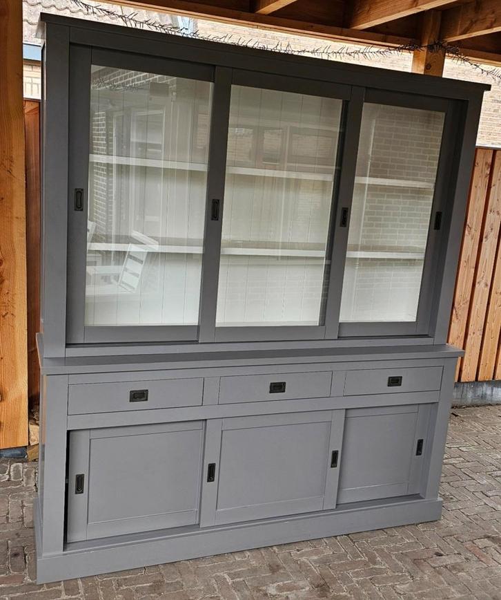 Luxe Richmond Buffetkast Grijs -200cm breed - Thuis Geleverd, Huis en Inrichting, Kasten | Buffetkasten, Zo goed als nieuw, 200 cm of meer