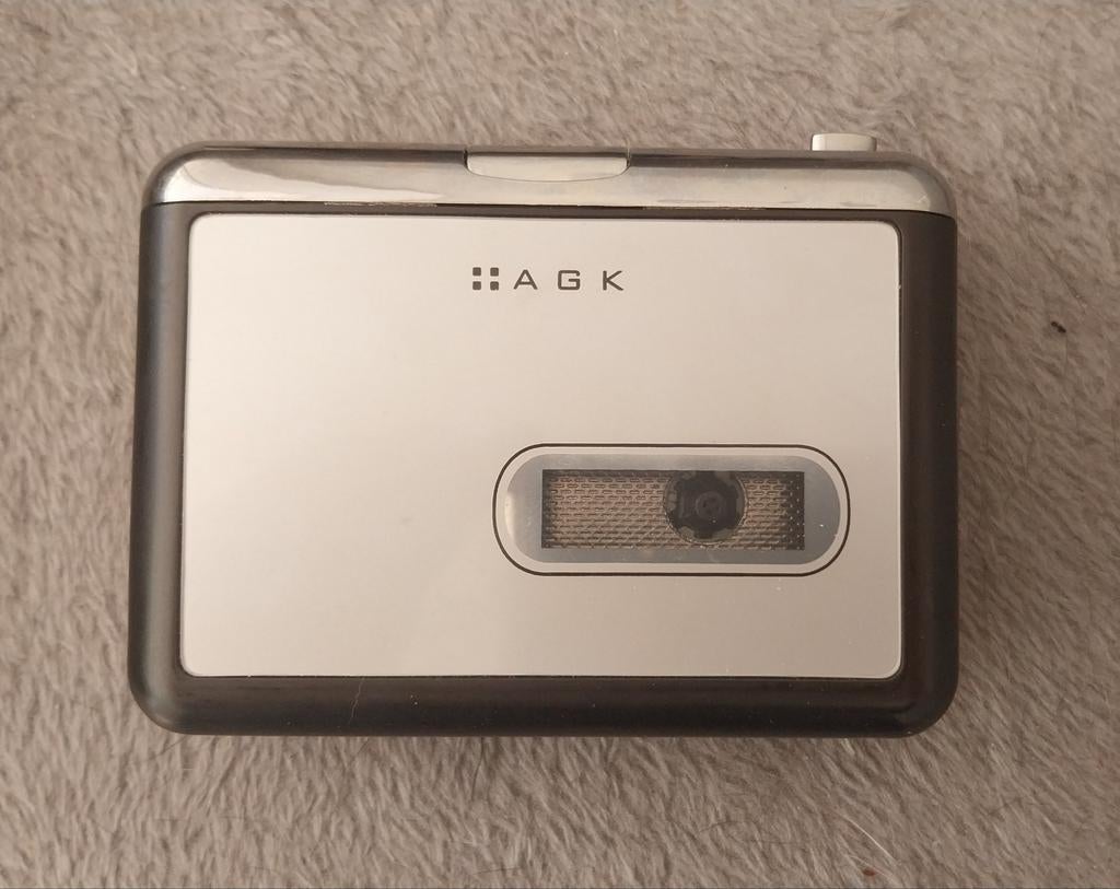 AGK Cassettespeler / Walkman met USB-oplaadkabel, Audio, Tv en Foto, Walkmans, Discmans en Minidiscspelers, Walkman, Ophalen of Verzenden