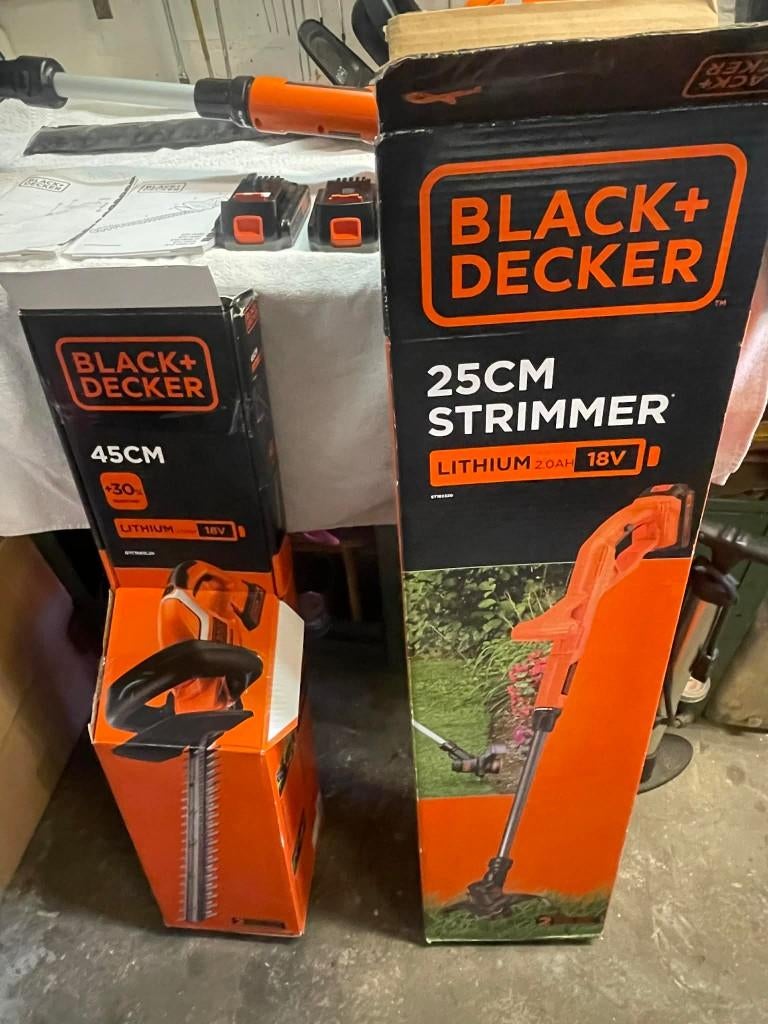 Black + Decker Heggenschaar+Strimmer op accu, Tuin en Terras, Hand-tuingereedschap, Ophalen, Zo goed als nieuw, Black & Decker