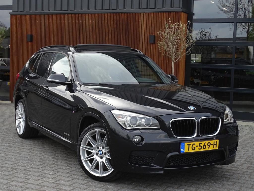 BMW X1 18d sDrive 143PK / M-Sport / Automaat / pano / LED, Auto's, BMW, Euro 5, Zwart, Alcantara, Bedrijf