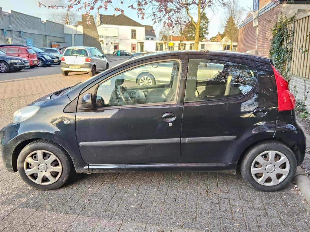Peugeot 107 1.0 12V 5DR 2010 Zwart, Voorwielaandrijving, 4 stoelen, Origineel Nederlands, Handgeschakeld