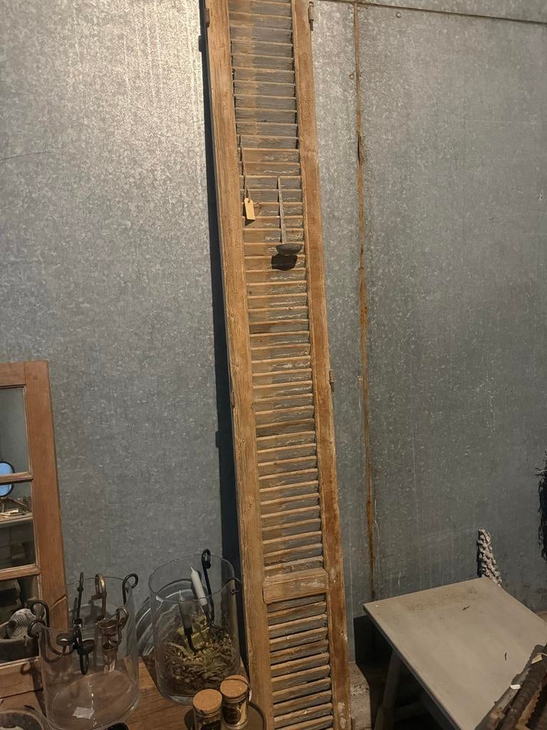 Oud houten luik met verweerde look, Ophalen