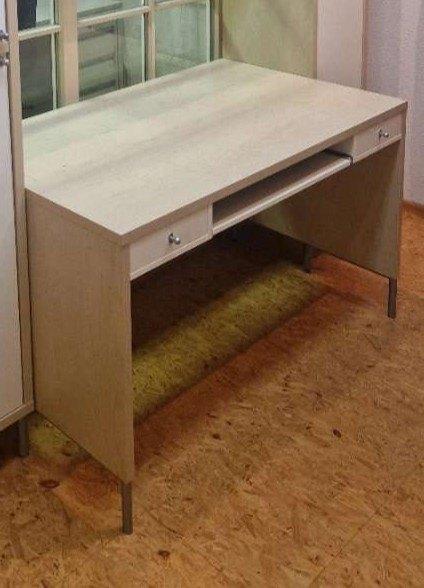 Ikea bureau Magiker, Huis en Inrichting, Ophalen, Met plank(en), Gebruikt, 100 tot 150 cm