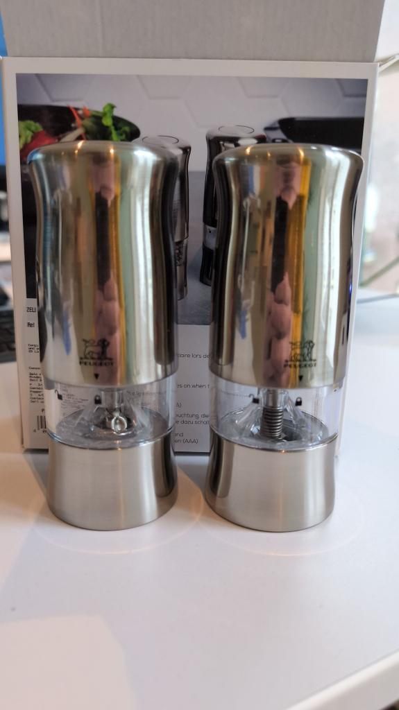 Peugeot Zeli elektrische peper- en zoutmolen 14 cm, Huis en Inrichting, Keuken | Keukenbenodigdheden, Zo goed als nieuw, Verzenden