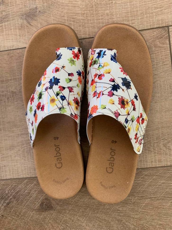 Gabor slippers gebloemd maat 40 Nieuw, Kleding | Dames, Schoenen, Nieuw, Sandalen of Muiltjes, Wit, Ophalen of Verzenden