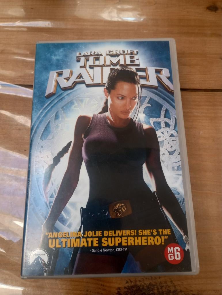 Lara Croft Tomb Raider vhs - Angelina Jolie, Vanaf 6 jaar, Ophalen of Verzenden, Gebruikt, Actiethriller