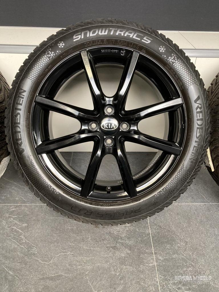 17” Kia Stonic sport velgen + winterbanden 4x100 205/55/17, Gebruikt, -, -, Banden en Velgen
