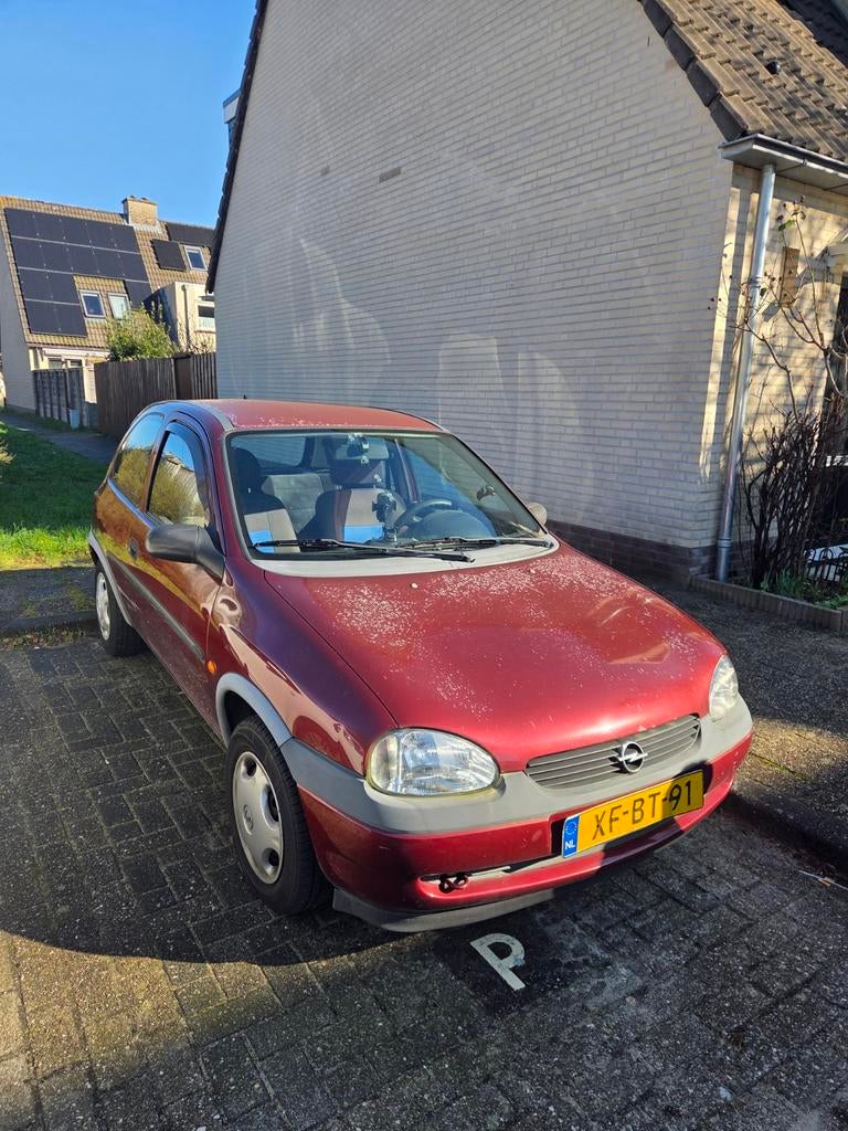 Opel Corsa 1.2 16V met APK 3D AUTOMAAT 1998 bordeaux Rood, Auto's, Opel, 450 kg, Origineel Nederlands, Corsa, Hatchback