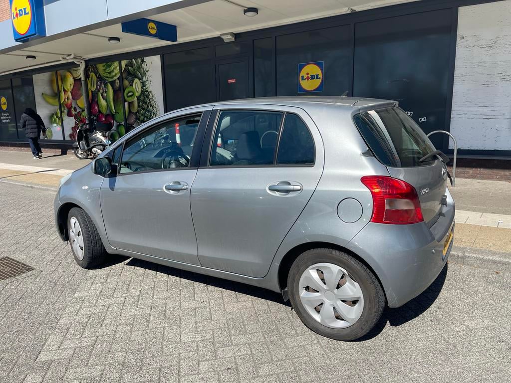 Toyota Yaris 1.3 16V Vvt-i 5DR 2007 Grijs, Auto's, Toyota, Voorwielaandrijving, 40 €/maand, 4 cilinders, 995 kg
