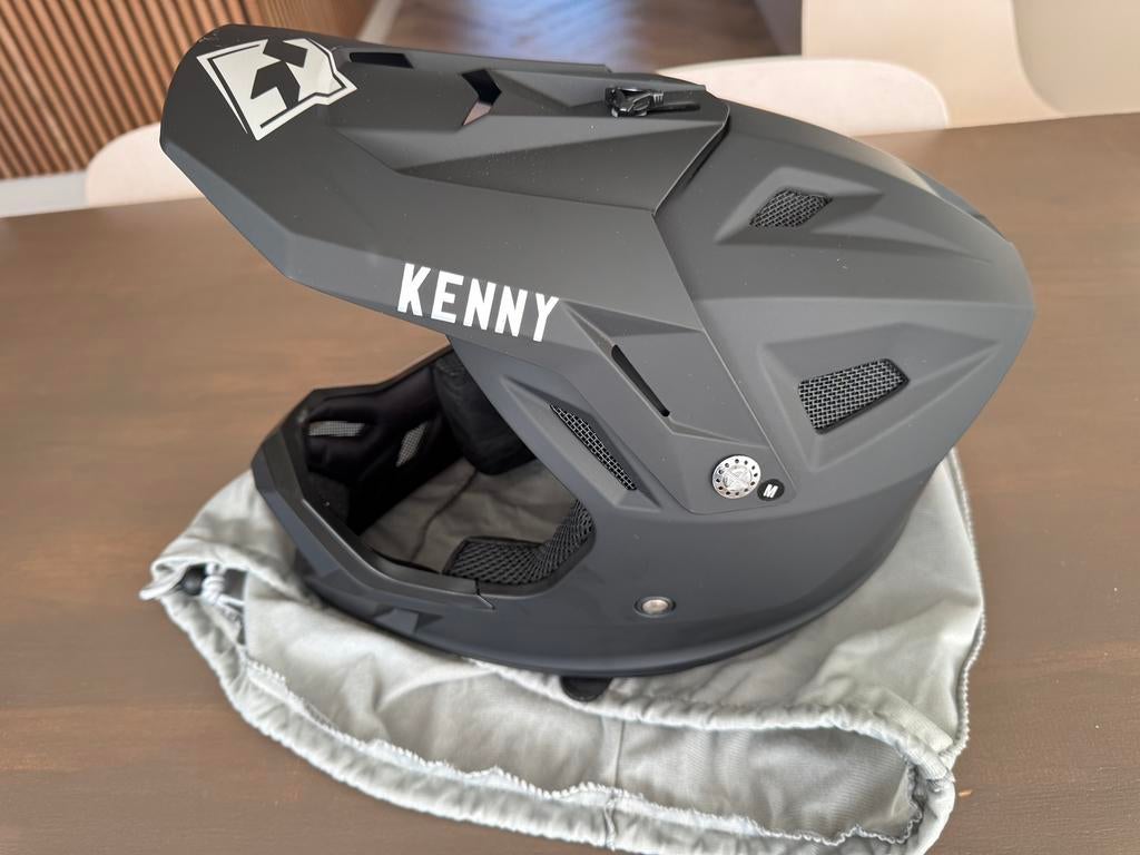 Kenny helm, max 5x gedragen, Ophalen, Zo goed als nieuw, Aluminium, Minder dan 16 inch