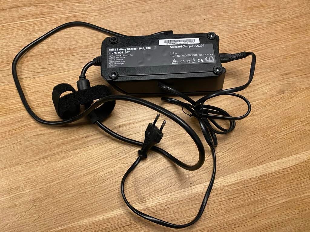 eBike Bosch Battery Charger 36-4/230, Fietsen en Brommers, Fietsaccessoires | Fietsaccu's, Ophalen, Zo goed als nieuw