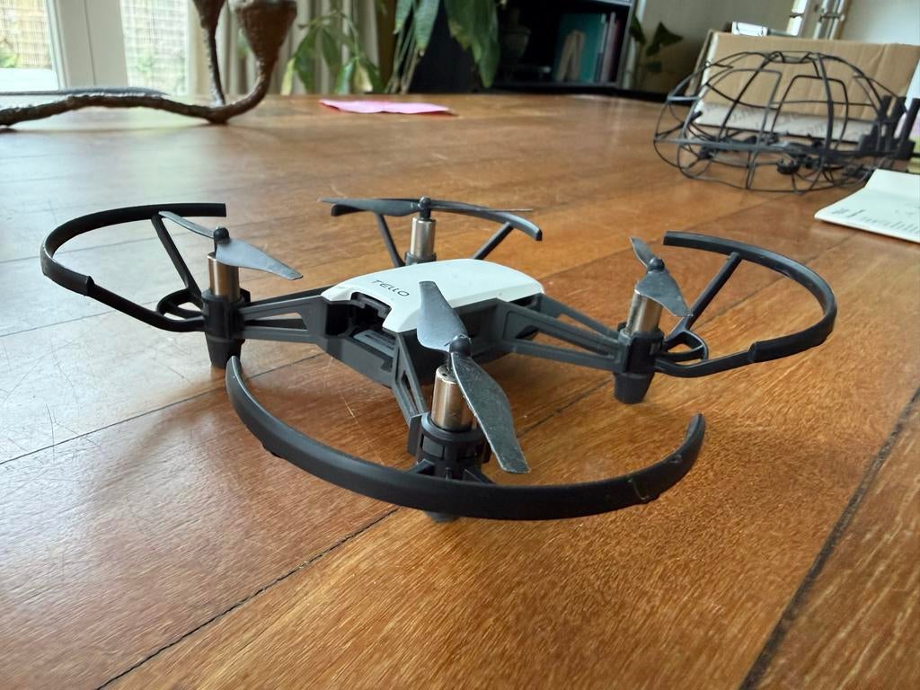 DJI Tello Drone - Compacte en Leuke Mini-Drone, Basiskwaliteit, Minder dan 100 meter, Zo goed als nieuw, DJI