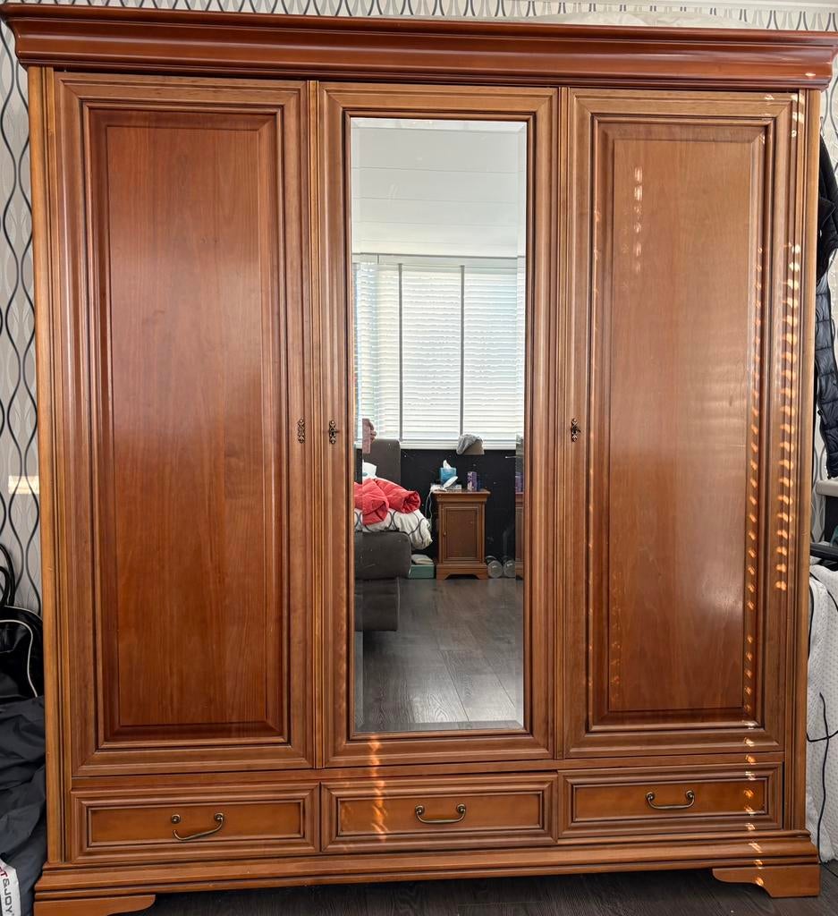 Kersenhouten garderobe kast, Ophalen