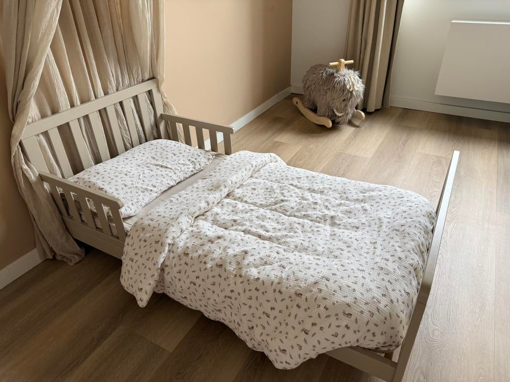 Peuterbed taupe 140 x 70, Ophalen, 70 tot 85 cm, 140 tot 160 cm, Zo goed als nieuw