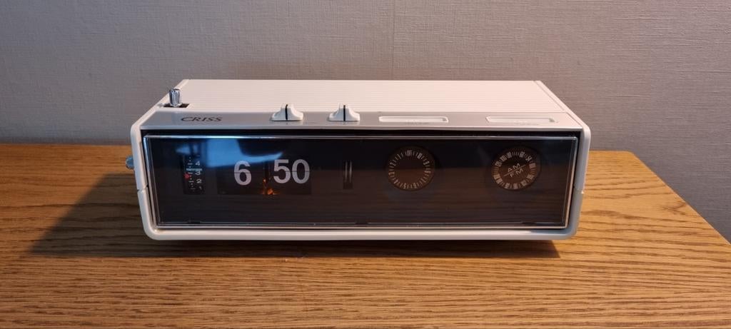 CRISS FLIPKLOK FLIP KLOK CLOCK WEKKERRADIO, Ophalen of Verzenden, Nieuw, Analoog, Wekker of Tafelklok