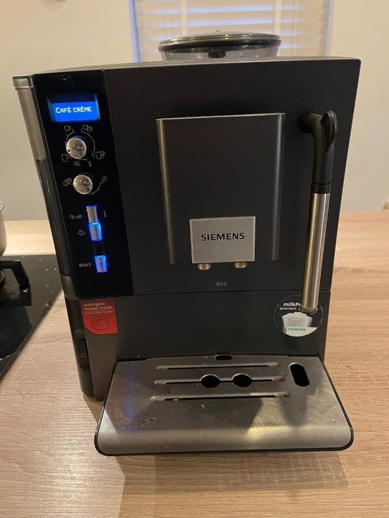 SIEMENS EQ5 Koffiemachine Bonen, Witgoed en Apparatuur, Koffiezetapparaten, Ophalen, Afneembaar waterreservoir, Gebruikt, Koffiemachine