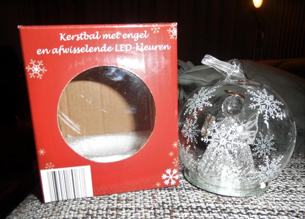 Kerstbal met engel en afwisselende LED-kleuren, Diversen, Kerst, Ophalen of Verzenden, Zo goed als nieuw