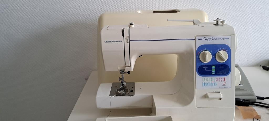 Naaimachine plus accesoires etc., Hobby en Vrije tijd, Naaimachines en Toebehoren, Ophalen, Naaimachine, Overige merken