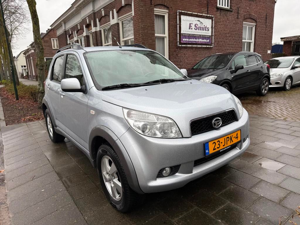 Daihatsu Terios 1.5-16v Adventure 4X4 NAVI AIRCO NIEUWE KOPP, Auto's, Daihatsu, 1350 kg, Gebruikt, Zwart, 1165 kg