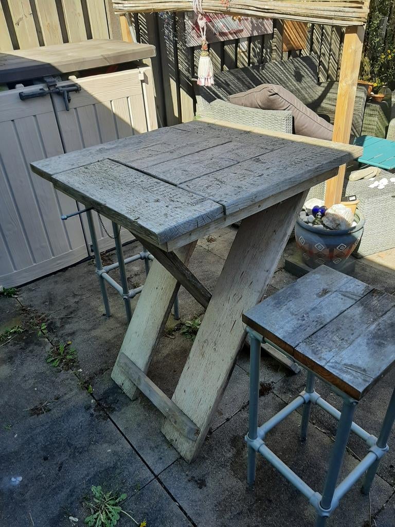 Statafel met 2 krukken van steigerhout, Ophalen, Gebruikt